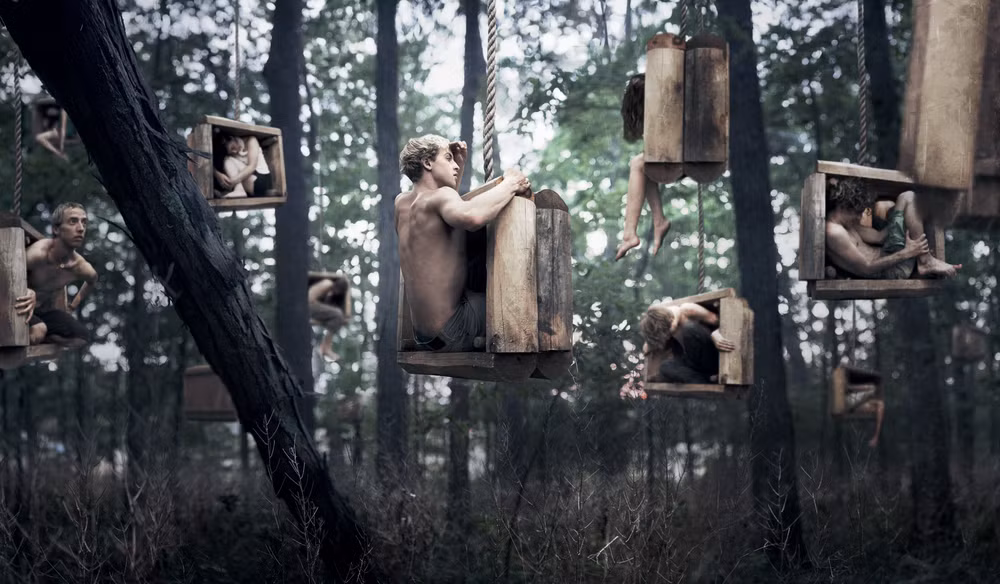 Là một người sinh ra ở Texas và lớn lên ở Michigan, Rob Woodcox từng được đi du lịch và cắm trại ở rất nhiều nơi. Lớn lên anh có ước mơ muốn làm công việc gì đó liên quan đến du lịch.