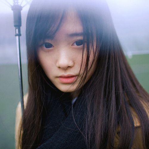 Được bình chọn là mỹ nữ số một Trung Quốc, tên tuổi của Cúc Tịnh Y nổi tiếng rất nhanh chóng.