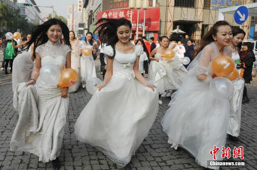 Sự kiện đặc biệt này được tổ chức với ý nghĩa đề cao những người đẹp còn đang độc thân - luôn dũng cảm trong việc tự tìm cho mình một nửa trái tim, không chịu bất cứ áp lực nào, không vội vã... để tìm được một tình yêu đích thực.