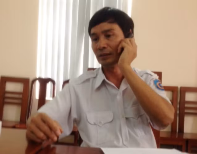 Ông Phạm Hiển, Giám đốc Vungtau MRCC đang tất bật chỉ đạo công tác tìm kiếm cứu nạn.