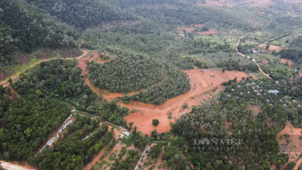 Một số mảng đồi trơ trọi có thể đang được cải tạo để xây dựng tiếp.