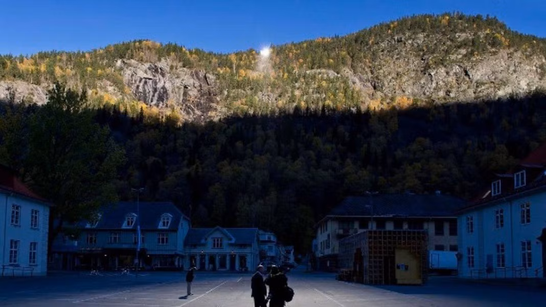 Chính vì thế, Viganella chìm trong bóng tối trong 3 tháng, từ tháng 11 đến tháng 2 năm sau.