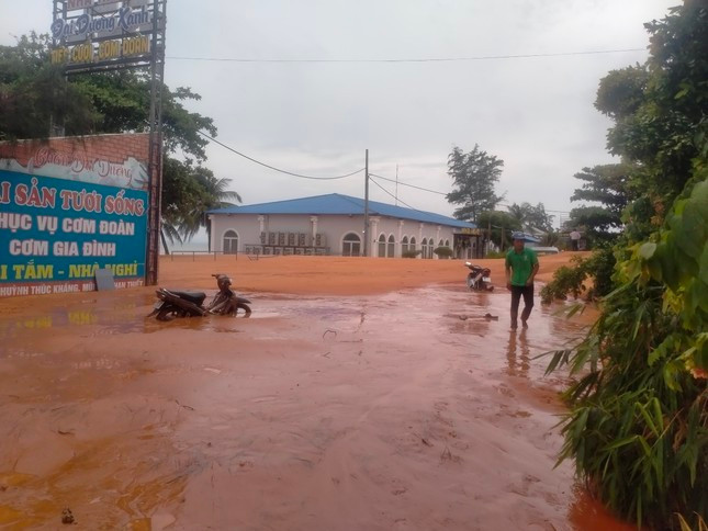 GD So Xay dung Binh Thuan noi gi vu lu cat do o Mui Ne?-Hinh-2