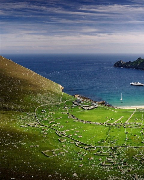 Năm 1986, quần đảo đã được UNESCO công nhận là Di sản thế giới trên cả hai tiêu chỉ văn hóa và thiên nhiên.