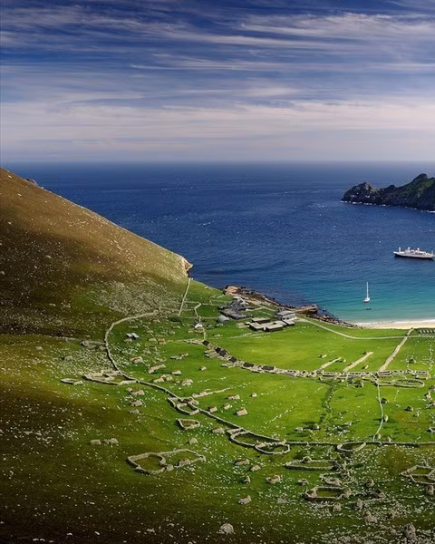 Năm 1986, quần đảo đã được UNESCO công nhận là Di sản thế giới trên cả hai tiêu chỉ văn hóa và thiên nhiên.