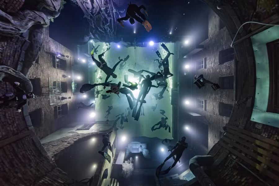 Deep Dive Dubai là điểm đến lý tưởng cho những ai yêu thích bơi lội và khám phá những điều bí ẩn.