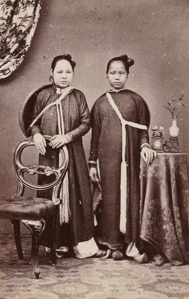 Hai cô gái An Nam.