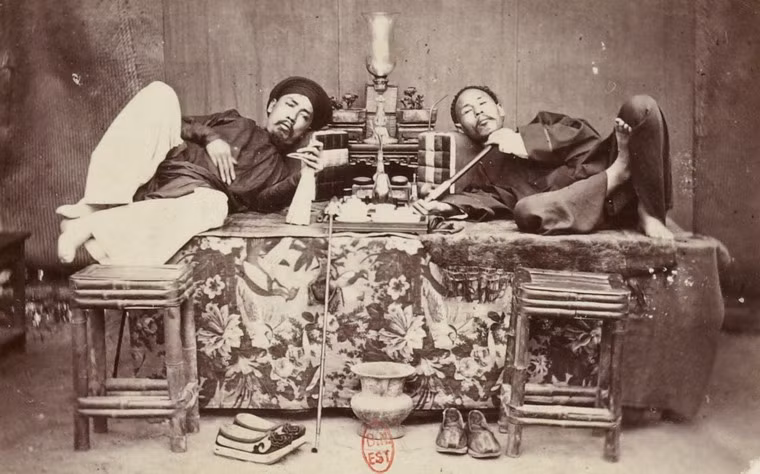Hút thuốc phiện ở Sài Gòn.