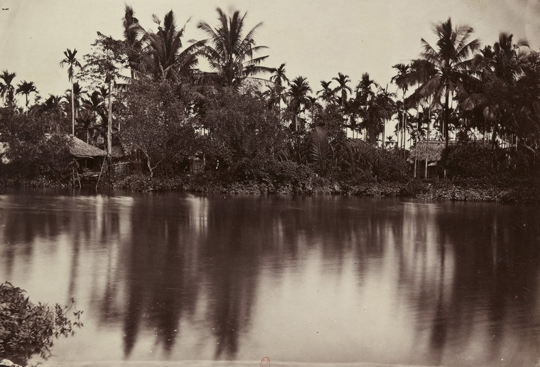 Những ngôi nhà lá bên bờ sông Sài Gòn.