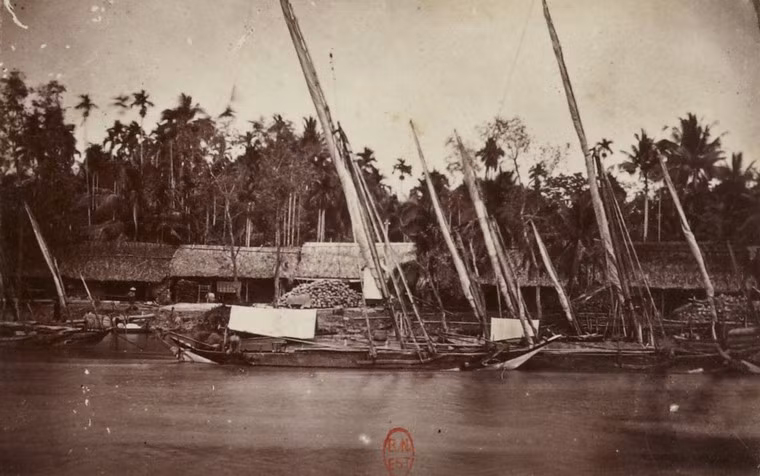 Những con thuyền đã xếp buồm nằm trên bến, Nam Kỳ.