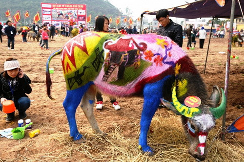 Lễ hội Tịch Điền Đọi Sơn, huyện Duy Tiên, Hà Nam (tổ chức từ mùng 5 - 7 tháng Giêng) là một lễ hội mang ý nghĩa khuyến nông, là nét đẹp văn hóa trở về nguồn cội. Lần đầu tiên lễ hội được diễn ra vào thế kỷ 10 ở Hà Nam, trên quê hương vua Lê Đại Hành và được khôi phục sau nhiều năm thất truyền kể từ năm 2009. Cao trào của lễ hội là lễ rước nước lên chùa Đọi; hội thi vẽ và trang trí trâu; tổ chức giải vật Tịch điền Đọi Sơn...