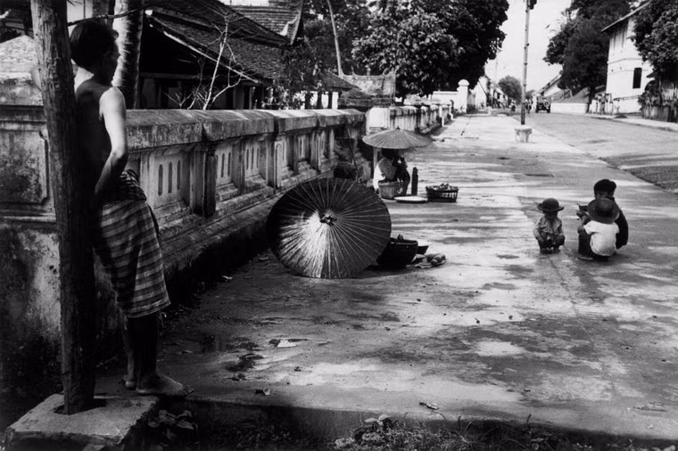 Đường phố Luang Prabang, 5/1954.