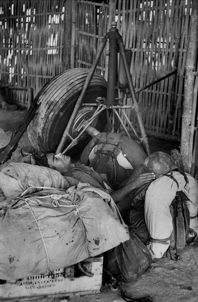 Giấc ngủ của một hạ sĩ quan Pháp ở Nam Định, 5/1954.