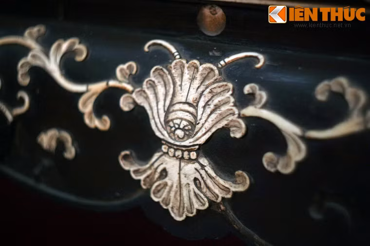 Họa tiết bằng ngà trên một chiếc sập cẩn ngà, thế kỷ 19.