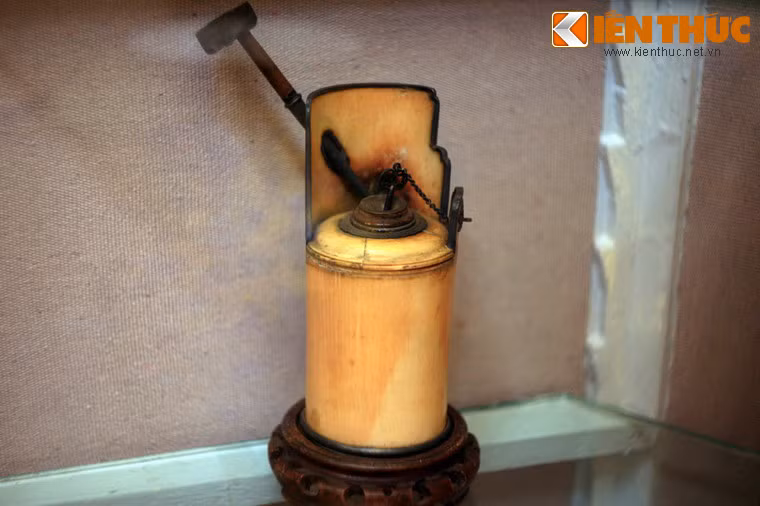 Bình điếu bằng ngà, thế kỷ 19.