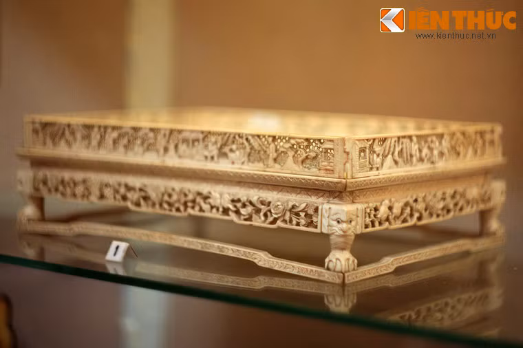 Khay ngà có từ thế kỷ 19.