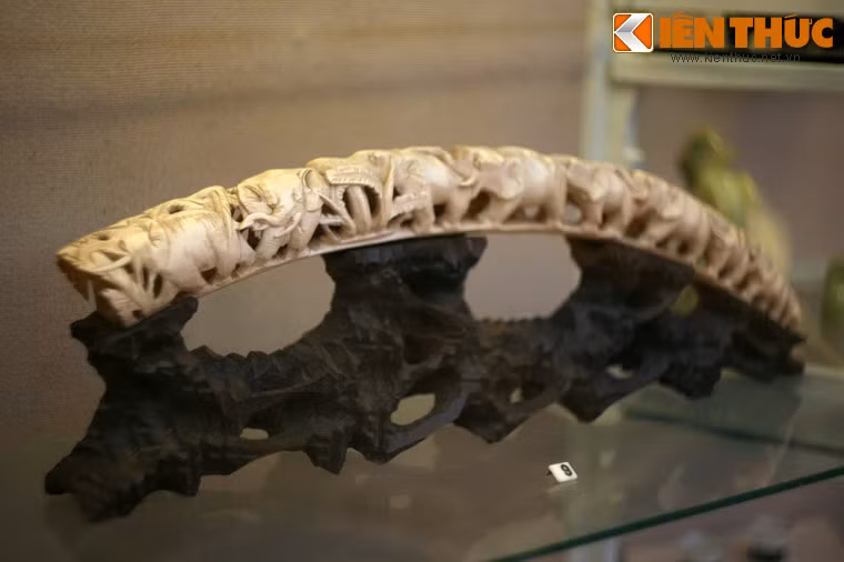 Tượng đàn voi làm bằng ngà, niên đại đầu thế kỷ 20.