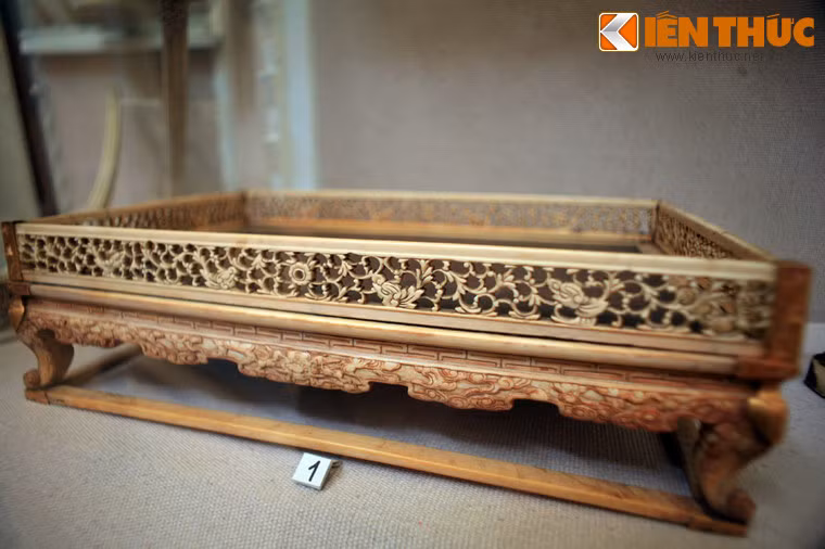 Một chiếc khay ngà khác, cuối thế kỷ 19.