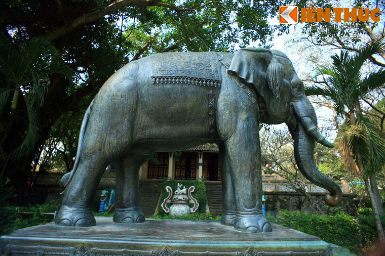 Kể từ khi tượng voi Hoàng gia được đặt ở Sài Gòn, những nhân vật trong hoàng cung Thái Lan đều đến thăm tượng mỗi lần đến thành phố này. Có thể coi bức tượng này là một công trình nghệ thuật mang ý nghĩa biểu tượng cho tình hữu nghị Việt Nam - Thái Lan.