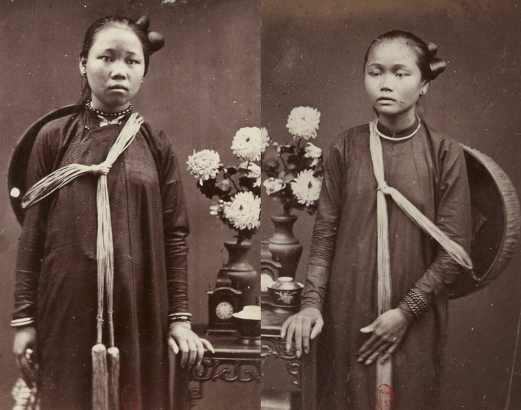 Chân dung hai thiếu nữ Việt.