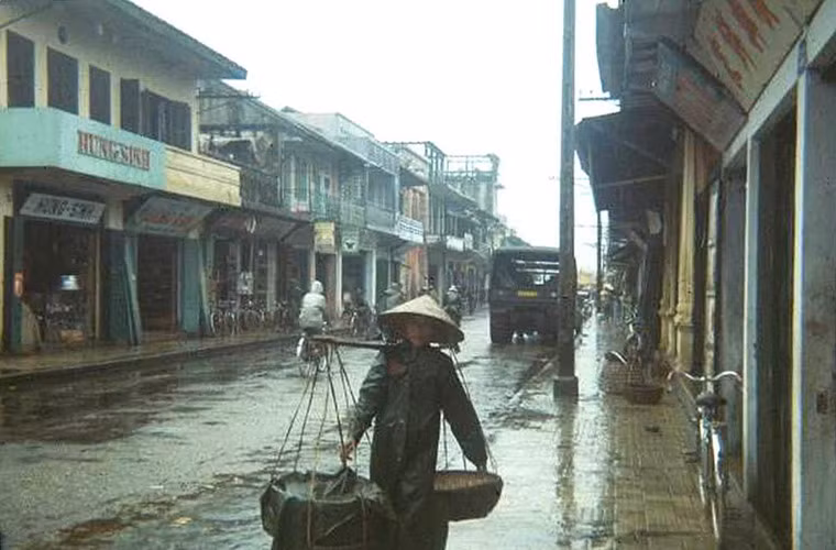 Đường phố Huế trong một ngày mưa.