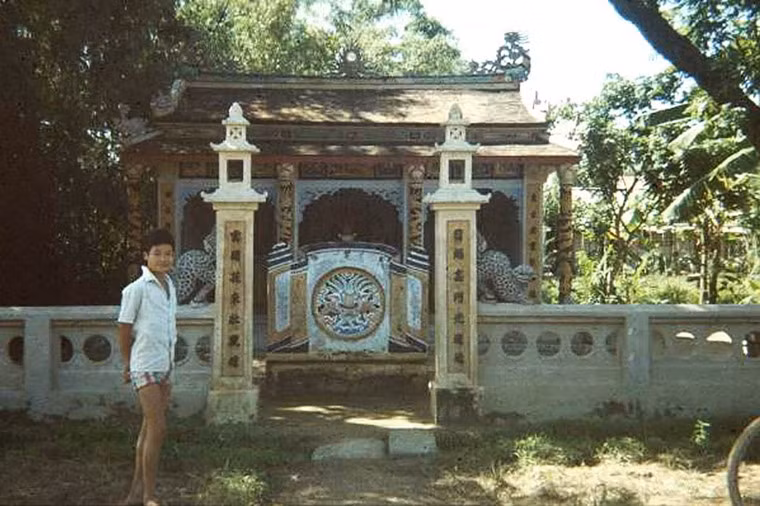 Một miếu thờ ở Huế.