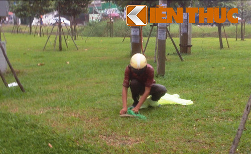 Một thanh niên đi đường đã tiếp cận...