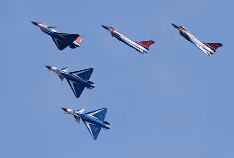 Bài bay biểu diễn của tiêm kích J-10 thuộc Phi đội Bát Nhất.