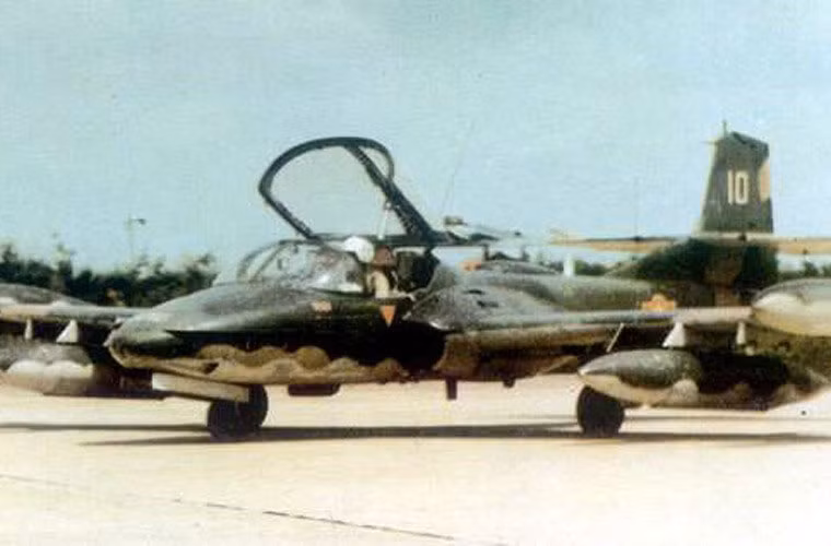 Không quân Nhân dân Việt Nam cũng sử dụng phổ biến các máy bay cường kích A-37 Dragonfly trong các chiến dịch phản công quân Khơ Me đỏ và giải phóng Campuchia sau đó. Loại máy bay này do hãng Cessna sản xuất cho Không quân Mỹ nhưng nó lại chủ yếu xuất đi các nước đồng minh, trong khi nước Mỹ chỉ dùng cho vai trò huấn luyện. Ảnh minh họa