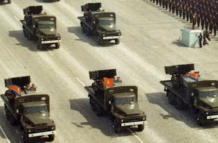 Pháo phản lực 122mm 40 nòng không rõ kiểu loại, được thiết kế theo kiểu M-1993 nhưng dùng khung bệ xe khác.