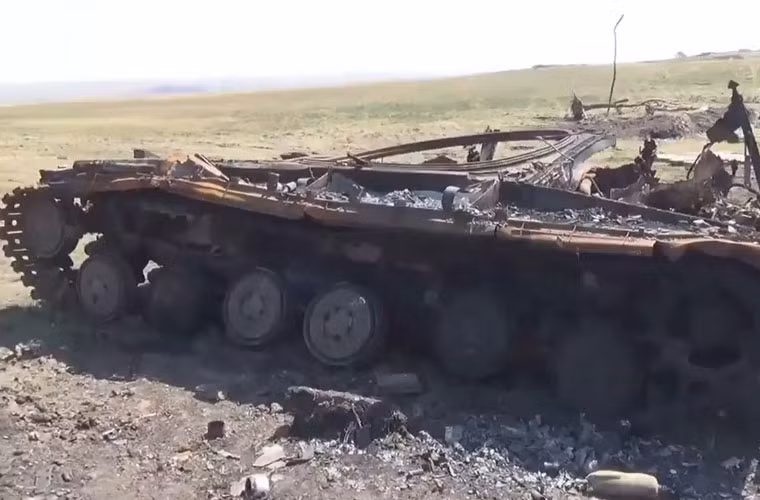 Ngoài một số xe tăng T-64BM bị tiêu diệt thì số tăng của Quân đội Ukraine mất ở miền đông chủ yếu là T-64BV với giáp phản ứng nổ Kontakt-1 thế hệ cũ.