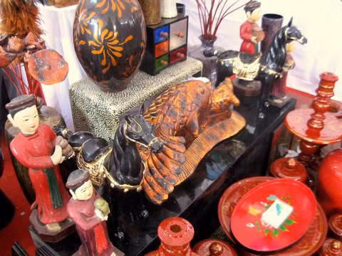 Năm nay là Tết Giáp Ngọ nên khá nhiều các sản phẩm chế tác hình con ngựa được bày bán tại hội chợ