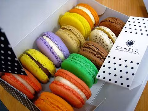 Những chiếc bánh Macaron thường được gói trong những hộp quà sang trọng, tinh tế.