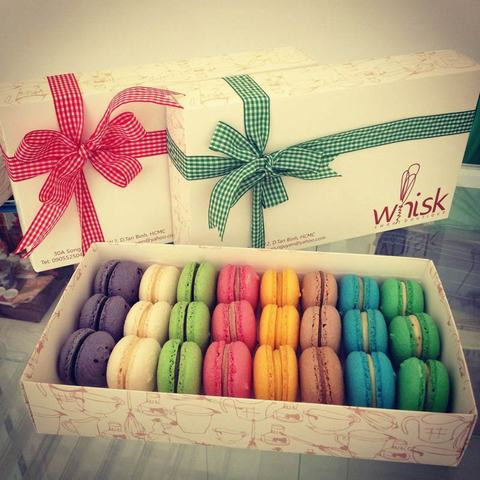 Rất hiếm khi những chiếc bánh này được xếp với số lượng lẻ mà luôn là 6, 12, 20 hay 24 chiếc.