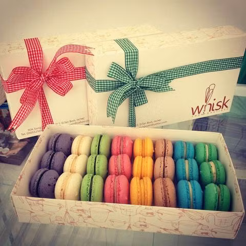 Rất hiếm khi những chiếc bánh này được xếp với số lượng lẻ mà luôn là 6, 12, 20 hay 24 chiếc.