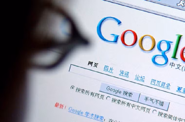 Số lượng người dùng Internet tại Trung Hoa đại lục đã lên tới con số 618 triệu người, 500 triệu người trong số này đã truy cập bằng smartphone của mình. Hiện Trung Quốc đang nắm giữ vị trí dẫn đầu về số lượng người dùng internet trên thế giới trong khi quốc gia này đang áp dụng hết sức chặt chẽ nhiều biện pháp nhằm khống chế vấn đề nhạy cảm này.