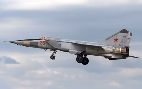 Tiêm kích đánh chặn siêu thanh MiG-25.