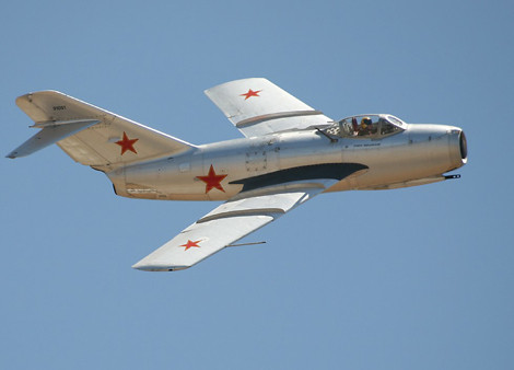 Tiêm kích phản lực cận âm MiG-15.