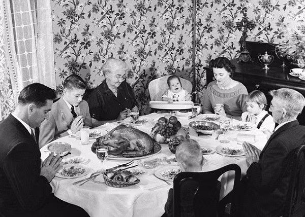 Chúng ta chỉ biết rằng, người Wampanoag đã giết 5 con nai vào ngày lễ đó cũng như người Anh đã săn bắn nhiều loại động vật hoang dã như chim bồ câu, gà tây, ngỗng, vịt, chim cút. Trong một số trường hợp, người ta còn sử dụng ngô Ấn Độ.