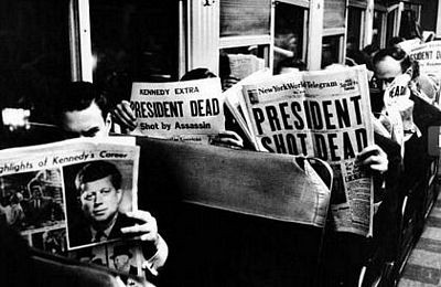 Năm 1992, Tổng thống George H.W. Bush ra quyết định tất cả những tài liệu về vụ ám sát cố Tổng thống Kennedy sẽ được công bố vào ngày 26/10/2017. Do vậy, những Tổng thống nhiệm kỳ kế tiếp sẽ phải làm theo yêu cầu của CIA hay bất cứ cơ quan nào phù hợp với quy định trên hoặc từ chối không công bố tài liệu mật về vụ ám sát hoặc biên tập lại nó sau năm 2017. Ngược lại, Tổng thống Mỹ chỉ có thể công bố tài liệu mật liên quan đến vụ ám sát nếu như nó gây ảnh hưởng đến quân sự, quốc phòng, hoạt động tình báo hay quan hệ đối ngoại…