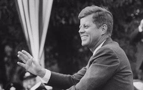 Kennedy là thành viên Đảng Dân Chủ trong thời kỳ Chiến tranh lạnh. Sau cuộc khủng hoảng tên lửa ở Cuba, Kennedy đã được Tổng thống Reagan và các thành viên đảng Cộng hòa có tư tưởng diều hâu cho lời khuyên nên tận dụng mọi cơ hội để củng cố cuộc chiến chống lại chủ nghĩa cộng sản. Khi đó, Kennedy đã rất do dự và thiếu quyết tâm để đưa ra quyết định. Tuy nhiên, ông đã đạt được điểm nhấn trong sự nghiệp chính trị khi giành thắng lợi về vấn đề quyền bình đẳng vào tháng 6/1963.