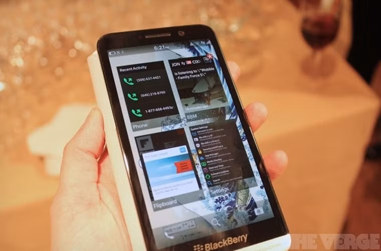 Nhà mạng lớn nhất của Canada không bán điện thoại “đinh” Z30 của BlackBerry. Thêm tin xấu mới cho Blackberry, Rogers, nhà cung cấp mạng không dây lớn nhất Canada đã từ chối bán sản phẩm mới của BlackBerry Z30.