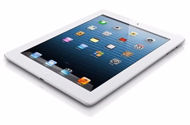 iPad 4. Cũng giống như iPad mini, iPad 4 còn được biết đến với cái tên iPad màn hình Retina đang được bày bán trên Apple Store và rất được người dùng ưa chuộng. Tuy nhiên, sức hút của nó không còn được như ngày nào bởi lẽ Apple sẽ cho ra đời iPad 5 chỉ trong một vài tuần nữa. Nhiều nguồn tin đáng tin cậy đã tiết lộ rằng iPad 5 sẽ có thiết kế tương tự như iPad mini nhưng mặt sau được trang bị lớp nhôm chống oxi hóa và sẽ sử dụng viền mỏng hơn. Sản phẩm này cũng được cho là mỏng hơn và nhẹ hơn iPad 4. Và điều được chờ đợi nhất đó là Apple sẽ tăng kích cỡ màn hình lên 13 inch nhằm mang đến trải nghiệm tốt hơn cho người dùng. Ngoài ra, rất có thể iPad 5 sẽ được được hợp bộ vi xử lý A7 64 bit, camera được nâng cấp và bộ cảm biến vân tay giống như trên iPhone 5S. Hay nói cách khác, iPad 5 sẽ là thay đổi lớn so với iPad 4. Giá bán của thiết bị vẫn là 499 USD.