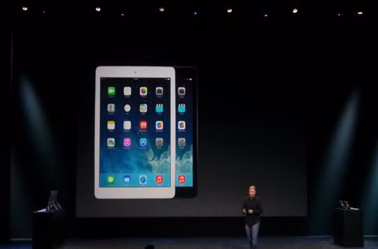 Sau một thời gian dài chờ đợi, cuối cùng Apple cũng đã chính thức cho ra mắt chiếc iPad Mini thế hệ mới với nhiều sự bổ sung đáng giá. Chiếc iPad Mini mới vẫn có màn hình Retina kích cỡ 7,9", nhưng với độ phân giải lên đến 2048 x 1536 px, chip A7 như trên iPhone 5S. Nó được bán với giá 8,4 triệu từ tháng 11.