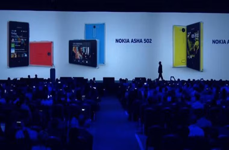 Stephen Elop giới thiệu Nokia Asha 500, 502 và 503.