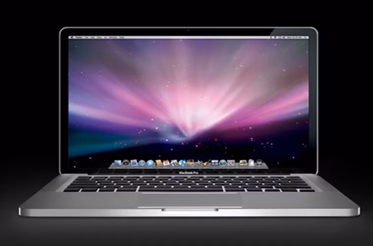 MacBook Pro. Tại sự kiện Hội nghị các nhà phát triển toàn cầu 2013 (WWDC 2013), Apple đã nâng cấp dòng MacBook Air với một số tính năng mới bao gồm bộ vi xử lý Haswell với chip đồ họa tốt hơn, thời lượng pin được cải thiện và tích hợp chuẩn Wi-Fi 802.11ac giúp tăng tốc độ truy cập web nhanh hơn gấp 3 lần so với card Wi-Fi có trong những phiên bản MacBook cũ hơn. Apple sẽ vẫn tiếp tục bán dòng MacBook Pro hiện nay của hãng nhưng có lý do để tin rằng chúng sẽ được thay thế trong một vài tuần nữa bằng những những model MacBook Pro mới với các tính năng tương tự như MacBook Airs. Rất có thể sản phẩm sẽ được trang bị phiên bản hệ điều hành OS X mới nhất mang tên OS X Maverick vì vậy chờ đợi thêm một vài tuần nữa để có sản phẩm ưng ý hơn là rất đáng.