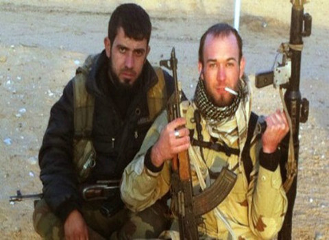 Điệp viên CIA Harroun (phải).