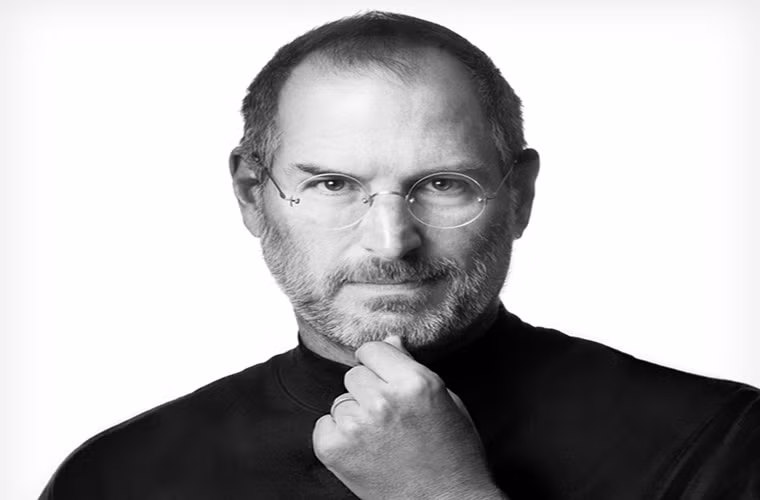 Tròn 2 năm ngày mất của Steve Jobs. Nhân dịp này Tim Cook, giám đốc điều hành của Apple hiện nay đã viết một bức “tâm thư” gửi mới các nhân viên của Apple, bày tỏ lòng kính trọng tới Steve Jobs.