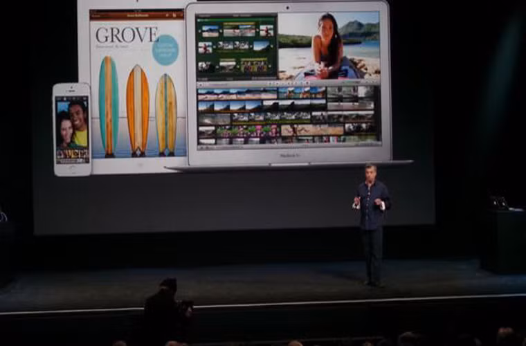 Eddy Cue, phó chủ tịch cấp cao của Apple phụ trách phần mềm "lãnh trách nhiệm" giới thiệu về các phần mềm và ứng dụng mới như Photobook...