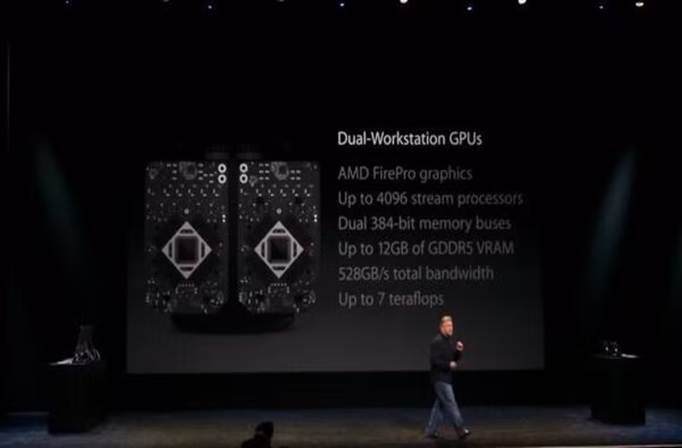 Tiếp đó, ông giới thiệu chiếc máy tính Mac Pro mới, 15 inch, sử dụng bộ vi xử lý Intel Xeon E5, dung lượng 64 Gb, có 2 bộ vi xử lý hình ảnh, RAM 12 Gb. Máy tính được bán vào tháng 12, với giá 42 triệu.